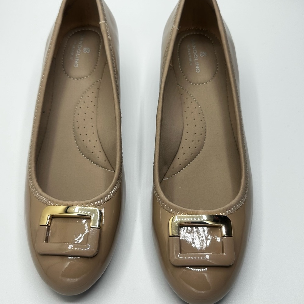 Bandolino Women's Beige Patent Tad Wedge Pumps Size 8.5 M NEW